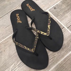 Leopard print Reef Flip Flops Sz 8/9
